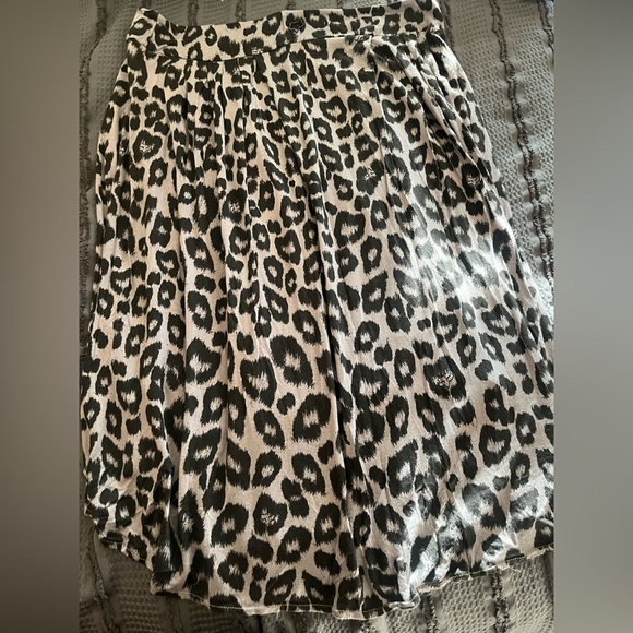 Fox Leopard Print Women's Skirt - Picture 2 of 5